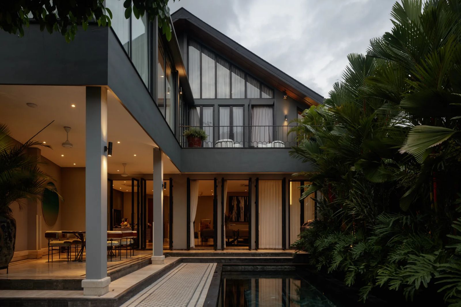 COURTYARD MANSION